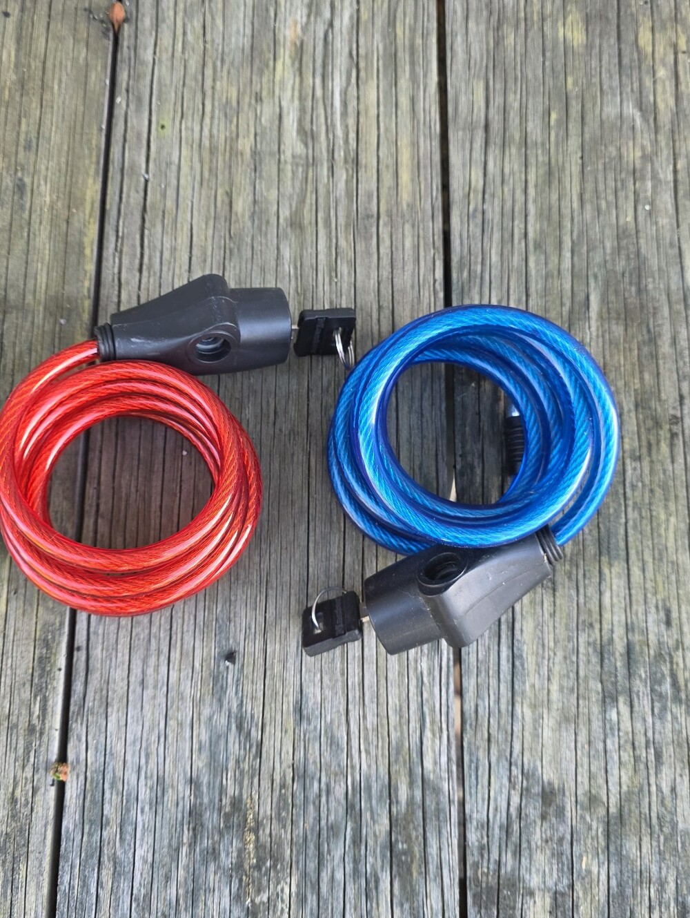 Master Lock Coiled Cable Bike Cable Locks with Keys - Blue & Red
